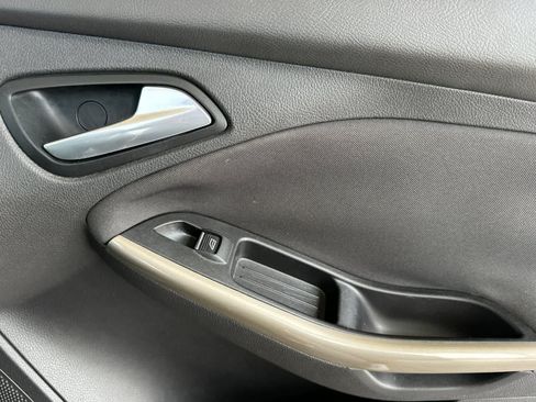 Used 2012 Ford Focus SEL FWD image 18