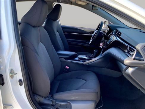 Used 2020 Toyota Camry LE FWD image 9