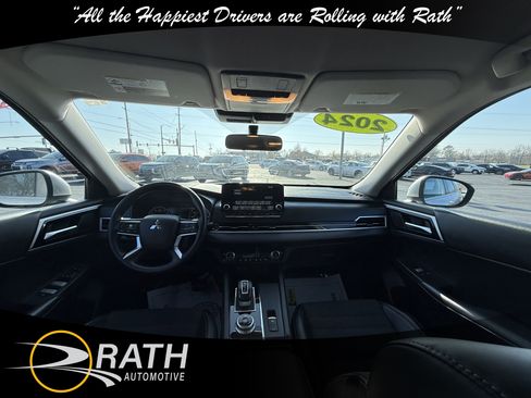 Used 2024 Mitsubishi Outlander SE image 18