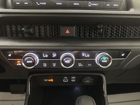 Used 2025 Honda CR-V EX image 16