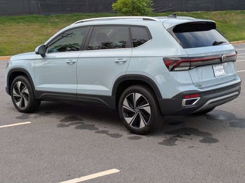 Used 2025 Volkswagen Taos SE AWD/4WD image 7
