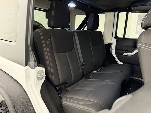 Used 2015 Jeep Wrangler Unlimited Rubicon w/ Connectivity Group AWD/4WD image 20
