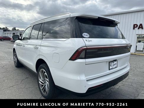 New 2026 Lincoln Navigator Reserve image 5