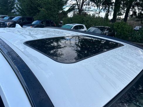 Used 2022 Toyota RAV4 SE image 28