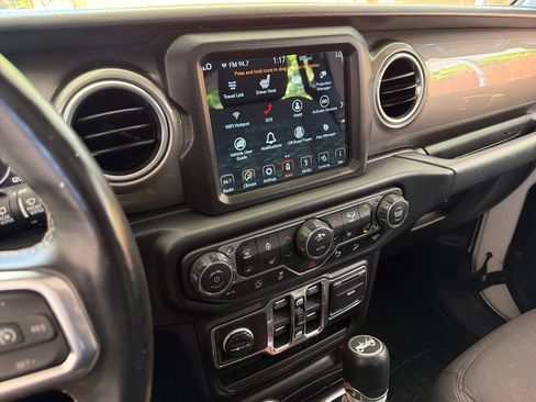 Used 2018 Jeep Wrangler Unlimited Sahara w/ Dual Top Group AWD/4WD image 26
