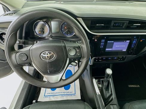 Used 2019 Toyota Corolla LE image 12