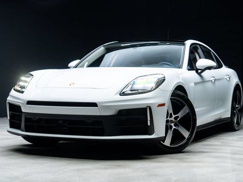 Used 2025 Porsche Panamera w/ Premium Package RWD image 2