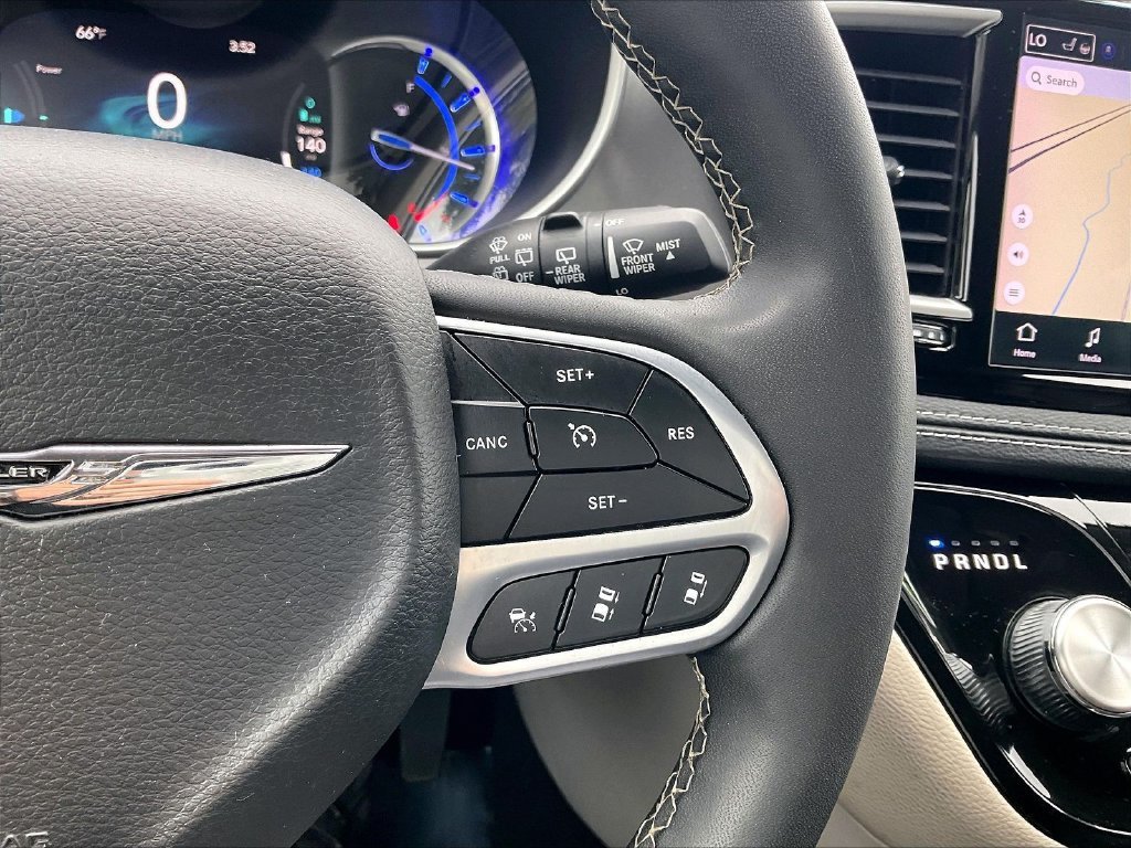 Used 2024 Chrysler Pacifica Limited FWD image 23