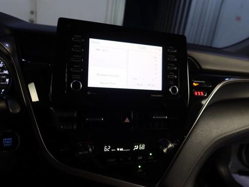 Used 2022 Toyota Camry SE image 21