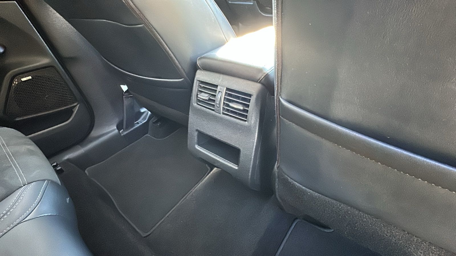 Used 2025 Mitsubishi Outlander AWD image 27