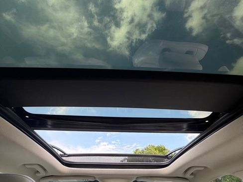 Used 2018 Ford Edge Titanium w/ Equipment Group 302A FWD image 19