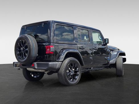 Used 2025 Jeep Wrangler Unlimited Sahara w/ Safety Group AWD/4WD image 5
