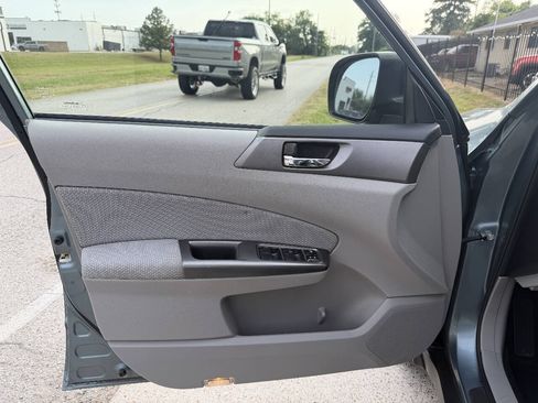 Used 2013 Subaru Forester 2.5X Premium w/ Popular Pkg 3 AWD/4WD image 10