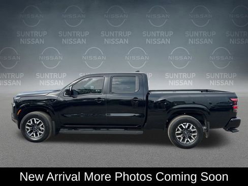 Used 2025 Nissan Frontier SL w/ Graphics Package AWD/4WD image 3