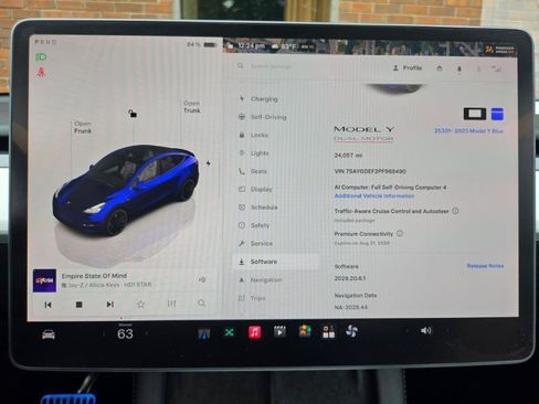 Used 2023 Tesla Model Y Performance AWD/4WD image 2