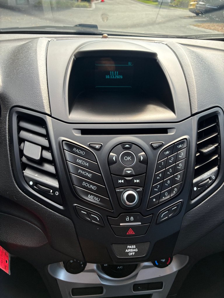 Used 2016 Ford Fiesta SE FWD image 36