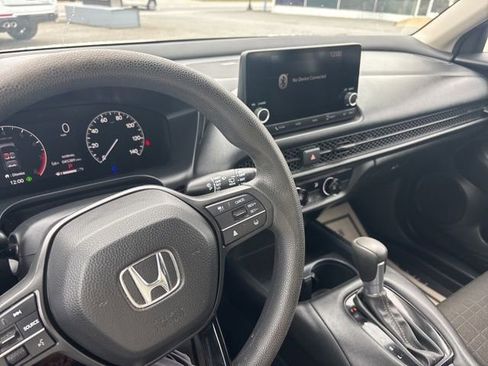 Used 2023 Honda HR-V LX image 6