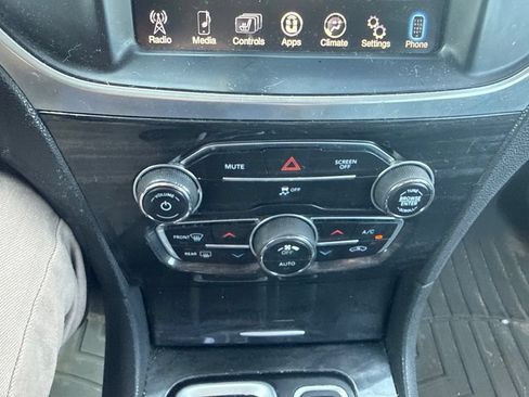 Used 2017 Chrysler 300 Limited RWD image 13