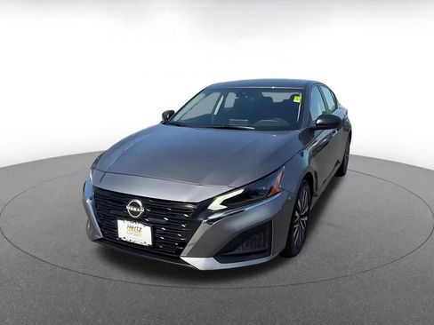 Used 2025 Nissan Altima 2.5 SV FWD image 7