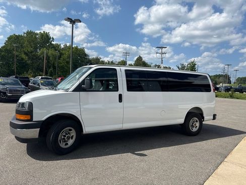 Used 2025 GMC Savana 3500 LT w/ LT Preferred Equipment Group RWD image 3