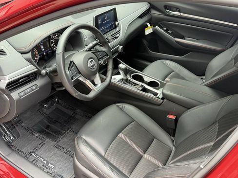 Used 2024 Nissan Altima 2.5 SR FWD image 13