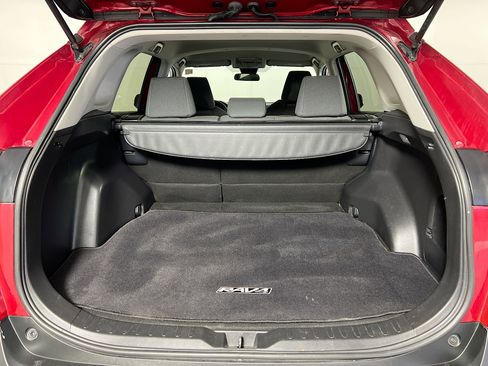 Used 2021 Toyota RAV4 LE image 21