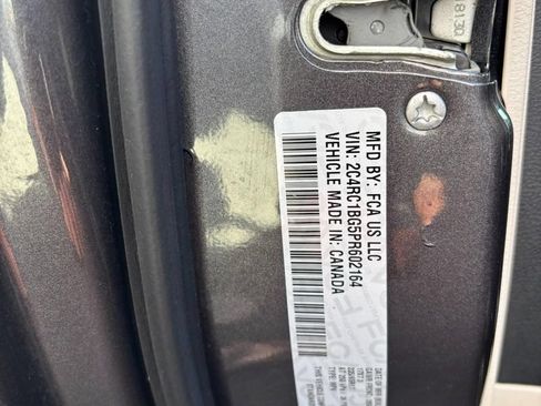 Used 2023 Chrysler Pacifica Touring-L FWD image 22