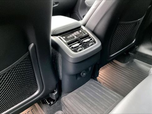 Used 2026 Volvo XC60 B5 Ultra w/ Climate Package image 36