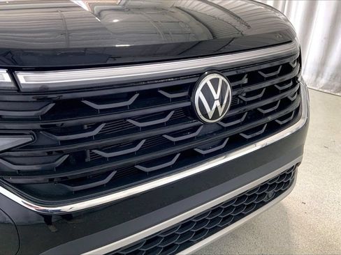 Used 2025 Volkswagen Atlas Cross Sport SE FWD image 7