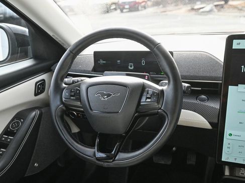 Certified 2025 Ford Mustang Mach-E Premium image 31