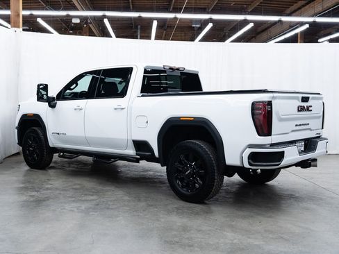 Used 2025 GMC Sierra 2500 AT4 w/ Technology Package AWD/4WD image 4