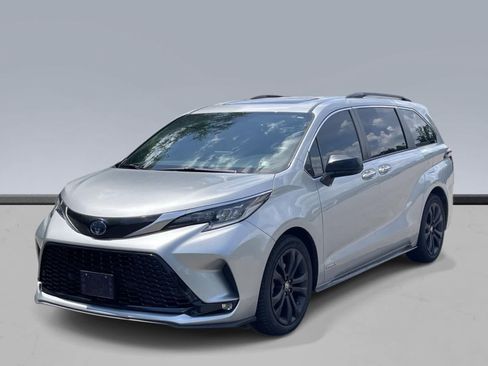 Used 2021 Toyota Sienna XSE w/ XSE Plus Package FWD image 1