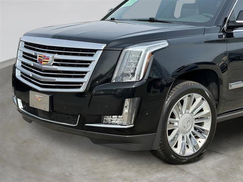 Used 2018 Cadillac Escalade Platinum image 4