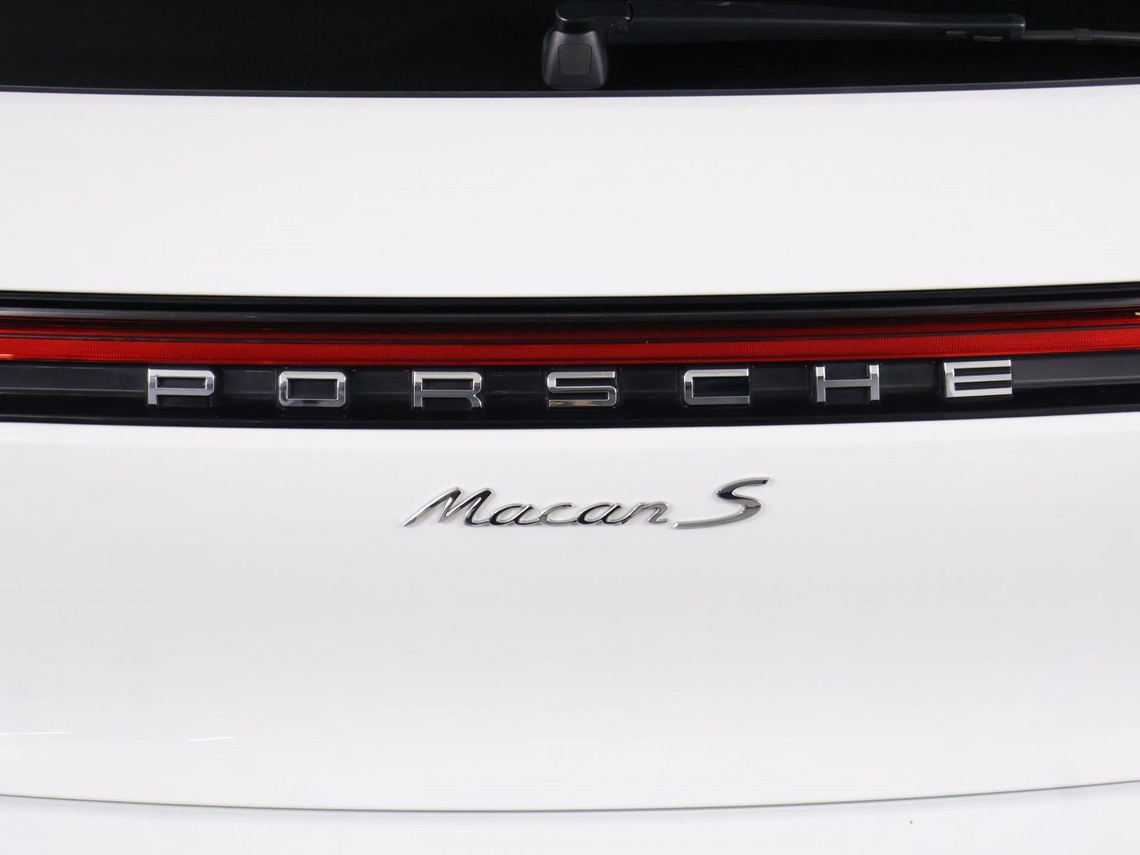 Certified 2022 Porsche Macan S AWD/4WD image 22