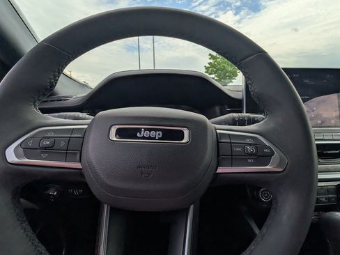 Used 2023 Jeep Compass Latitude w/ Convenience Group AWD/4WD image 29