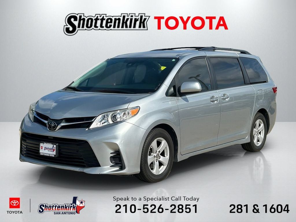 Used 2019 Toyota Sienna LE w/ LE Preferred Package FWD image 1