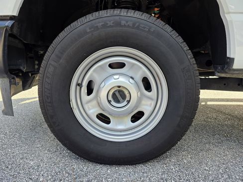 Used 2025 Ford F250 XL AWD/4WD image 24