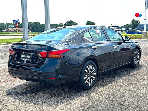 Used 2025 Nissan Altima 2.5 SV FWD image 8