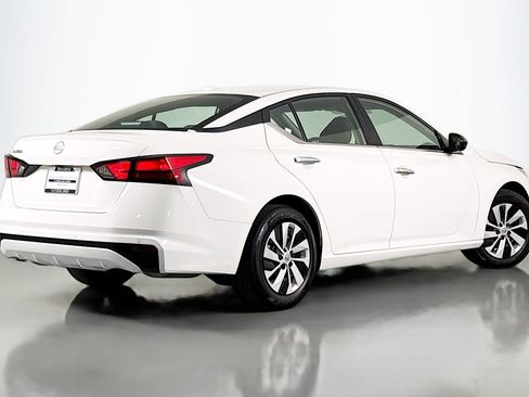Used 2025 Nissan Altima 2.5 S FWD image 12