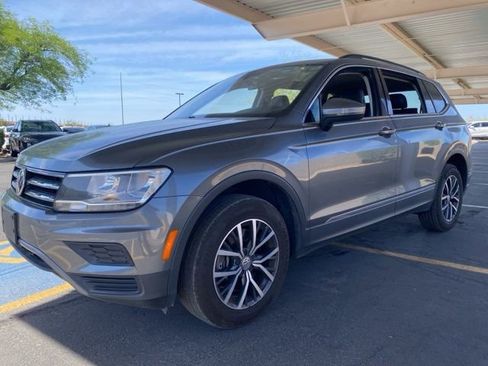 Used 2020 Volkswagen Tiguan SE FWD image 1