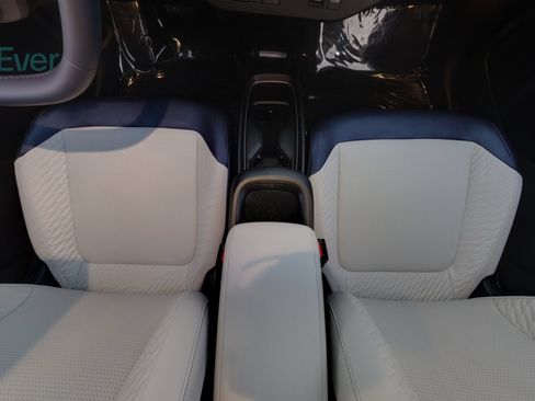 Used 2026 Nissan Leaf Platinum+ w/ Floor Mat Package (Platinum+) FWD image 25