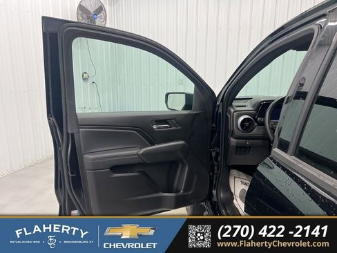 Used 2023 Chevrolet Colorado LT w/ LT Convenience Package II image 8