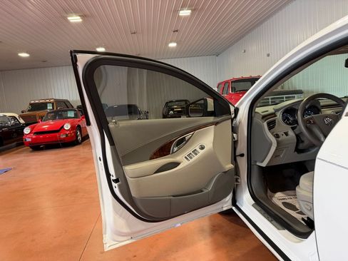 Used 2012 Buick LaCrosse Convenience FWD image 11