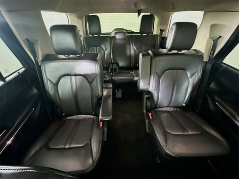 Used 2020 Ford Expedition Platinum image 13