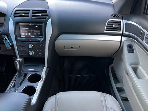 Used 2013 Ford Explorer XLT image 36