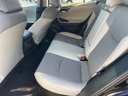 Used 2020 Toyota RAV4 Limited image 12