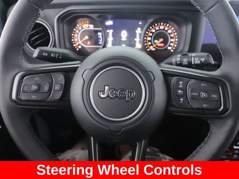Used 2025 Jeep Wrangler Rubicon AWD/4WD image 23