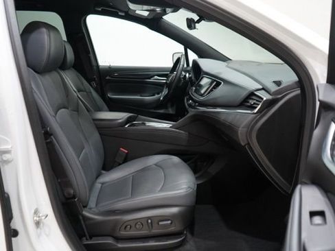 Used 2024 Buick Enclave Premium image 39