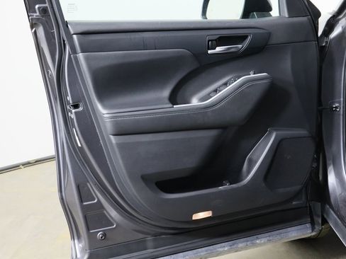 Used 2021 Toyota Highlander XSE image 21