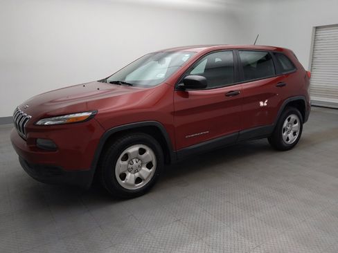 Used 2017 Jeep Cherokee Sport FWD image 2